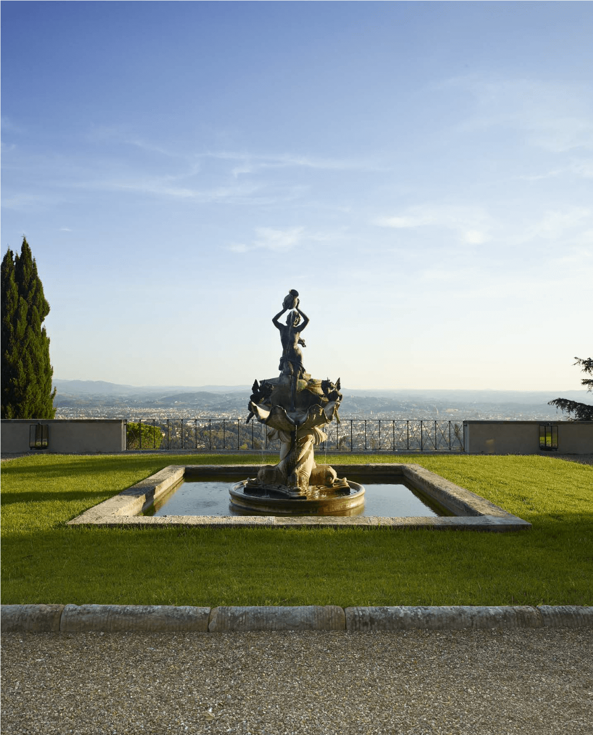 statue